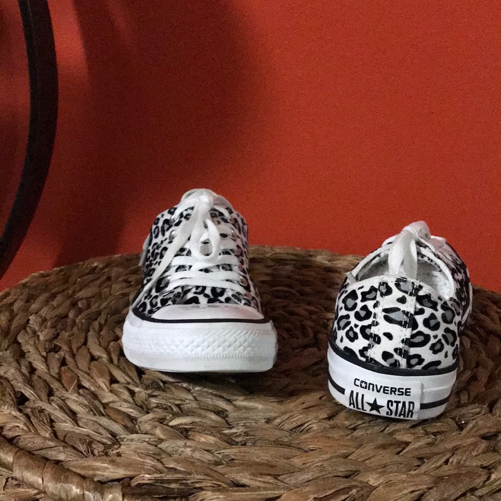 Ladies animal print /low top converse